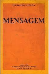 O poema mais antigo é datado de 21 de julho de 1913 ( Gládio ) e o mais recente de 26 de março de 1934. Único livro que Pessoa compôs, terminou, reviu e corrigiu, e finalmente publicou.