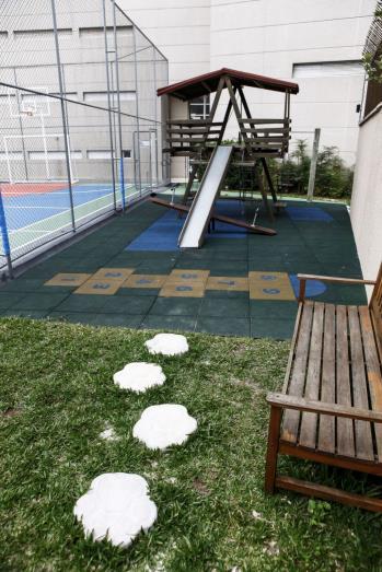 Em 1999, a ABNT (Associação Brasileira de Normas Técnicas) fez uma série de normas técnicas para playgrounds, mas até
