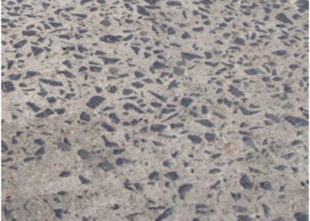 Análise da trafegabilidade de rodovia segundo as manifestações patológicas nas placas de concreto Figura 14. Polimento dos agregados. Figure 14. Polishing of aggregates. Figura 15.