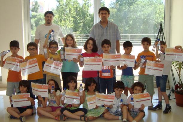 1.1 - Aprender a Empreender Junior Achievement Portugal COMUNIDADE Este Programa de Empreendedorismo realizou-se nas Escolas do concelho da Mealhada, durante o