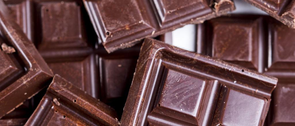 Introdução ao chocolate TÉCNICAS DO CHOCOLATE: DA TEMPERAGEM À PRECIFICAÇÃO DIFERENÇA ENTRE COBERTURA (GORDURA HIDROGENADA) E CHOCOLATE Chocolate É o chocolate puro.