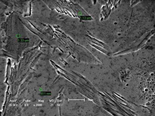 Capítulo IV 88 3 1 2 a) Ponto 1 - austenita b) Ponto 2 - ferrita c) Ponto 3 - austenita Figura 49: Micrografia e espectros correspondentes