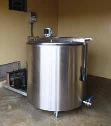 V Conhecer o tanque de refrigeração O tanque de refrigeração de leite tem função de refrigerar e/ou armazenar o leite na propriedade e deve ser