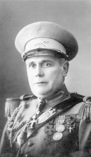 Com a mudança de regime em 1926, e sobretudo a partir do início dos anos 30, Barros Basto começou a ser conotado com a oposição, e não tardou até a começar a ser perseguido pelo exército.