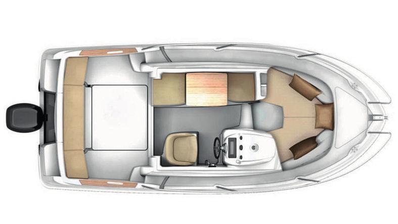 O casco tem as características clássicas dos Beneteau Antares como limite de potência 100 HP.