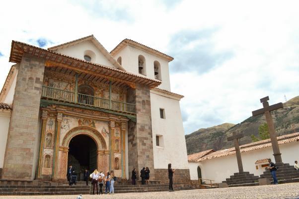 un frumos loc de belvedere. Cazare la Hotel Casa Andina Koricancha 3* (sau similar). Ziua 4 / 19.03.2018: Cusco Aguas Callentes Machu Picchu Cusco Mic dejun matinal.