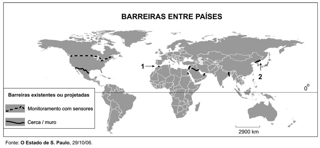 Seu pé direito nas melhores faculdades FUVEST 2 a Fase janeiro/2008 GEOGRAFIA 01. O mapa acima representa a distribuição, pelo mundo, das principais barreiras entre países.