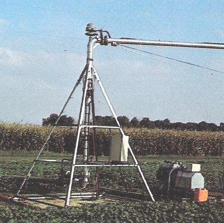 Métodos de Irrigação Prof. Franke 14 a) Carreta enroladora A carreta enroladora pode vir acoplada ou não a unidade autopropelida.