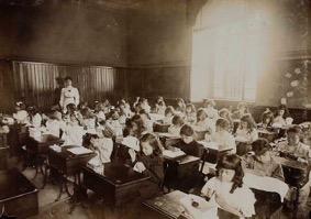 1895- aula de costura para