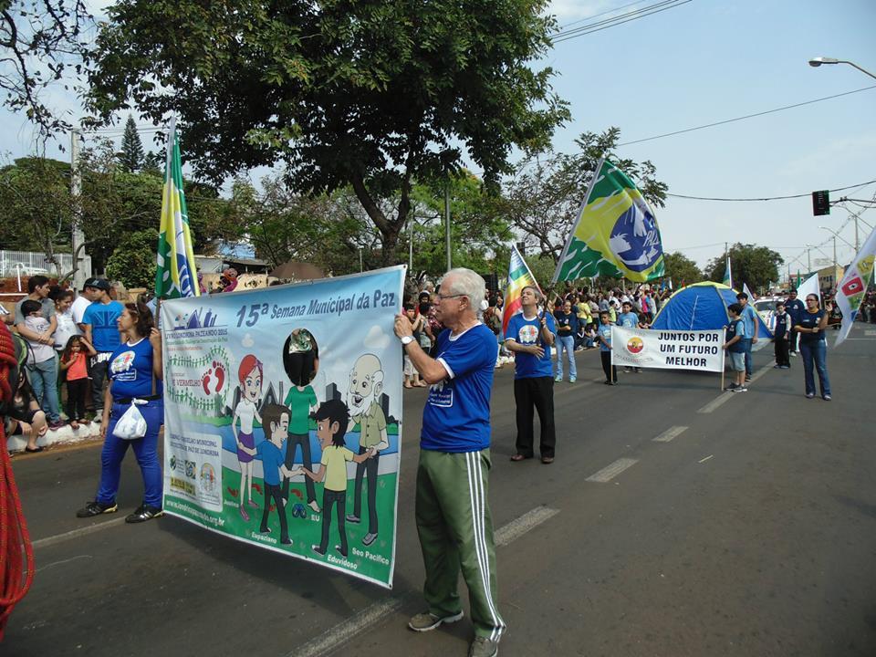 DESFILE CÍVICO DE 2015 O COMPAZ Conselho Municipal de Cultura de Paz e o Londrina Pazeando vão participar do desfile cívico.