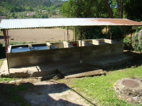 Lavadouro Beco da Fonte Beijós Arquitectura Popular Lavadouro protegido com estrutura em ferro e folhas de zinco e