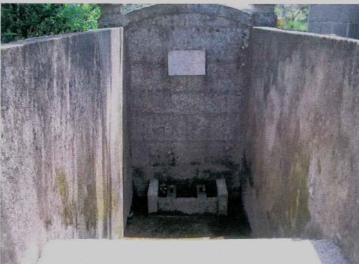 Fonte da Amieira Rua da Amieira Papízios Fonte subterrânea de planta rectangular construída em granito tosco, sendo o acesso efectuado por um só lance de escada.