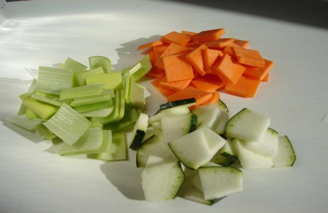 Camponesa ou Paisana Legumes cortados em quadrados com 1 cm de lado e 1 a 2 mm de espessura. Guarnições: Sopas. Macedónia Legumes cortados em dados com 0,5cm de lado e espessura.