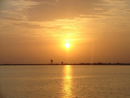 Pôr do sol no Rio São Francisco Nascer do sol no lago da Usina PA-IV -