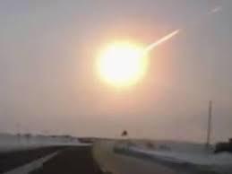 Um vídeo com da queda de um meteoro na Rússia, pode ser utilizado para exemplificar o que é plasma, formado pela rápida compressão do ar a frente do meteoro.