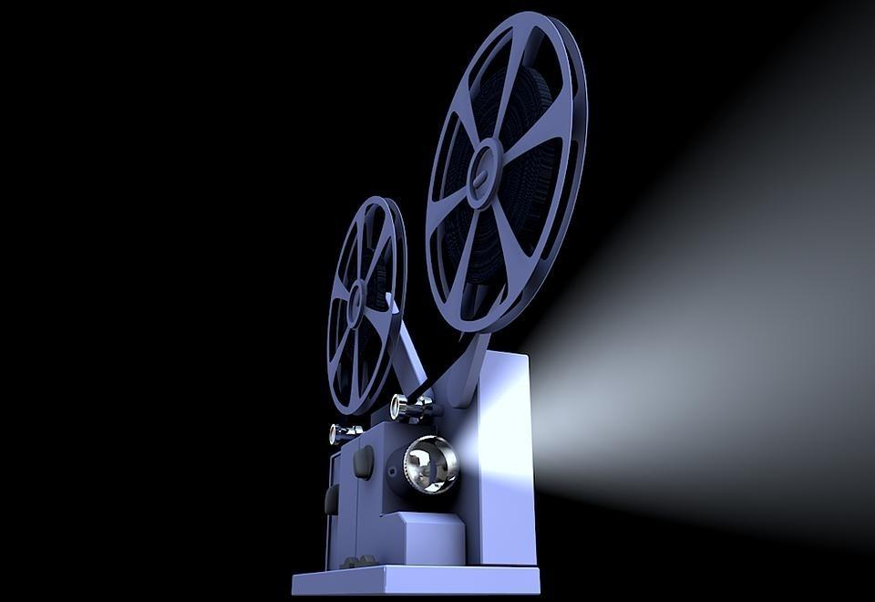 Exibição de um Filme com Discussão - Sábado, 22 de julho, 14:00 auditório 111-0 (a sala de sempre) Exibição de um filme de ficção científica ou uma documentação sobre astronomia, seguido por uma