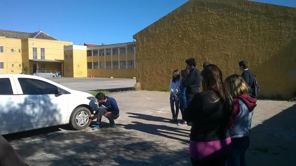 A proposta de ensino Experimentação para explorar conceitos de Movimento Circular Uniforme foi implementada na Escola Estadual de Ensino Médio Nossa