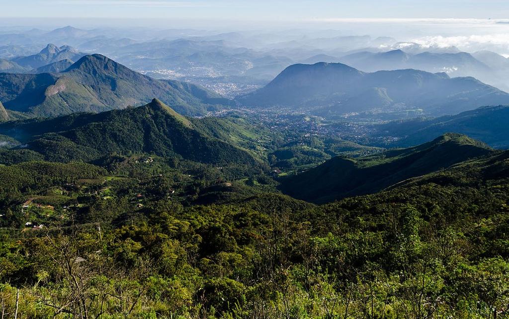 10 SESC NOVA FRIBURGO 11 A 700 metros de altitude, Lumiar é o mais charmoso distrito de Nova Friburgo, formada por cachoeiras, rios, corredeiras e mata Atlântica.