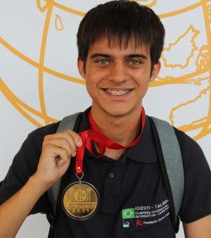 Brasileiros na IOI Felipe Abella Cavalcante Mendonça de Souza, 17 anos (em 2011). Alcançou 598 de 600 pontos possíveis nos testes.
