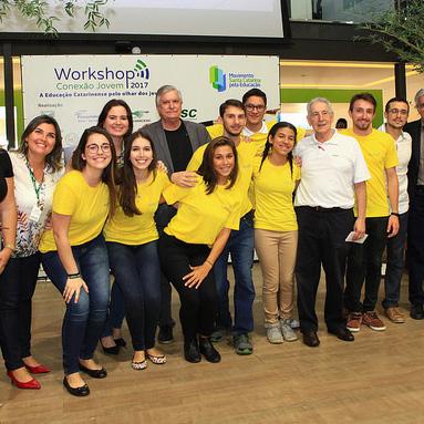 000 participantes na região de abrangência da de Educação do Sudeste, oriundos da rede pública de ensino municipal e estadual, das escolas das entidades da FIESC (Sesi e Senai) e FECOMÉRCIO (Sesc e