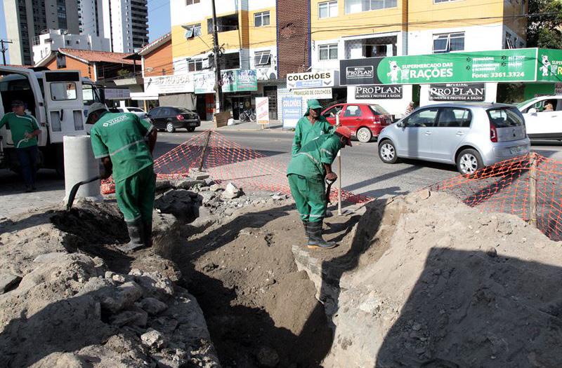 Diário Oficial Ano XXV - N 171 PODER EXECUTIVO Jaboatão dos Guararapes, sábado 12 de setembro de 2015 Prefeito assina projeto de lei que regulamenta Busca Ativa Ato solene contou com a presença de