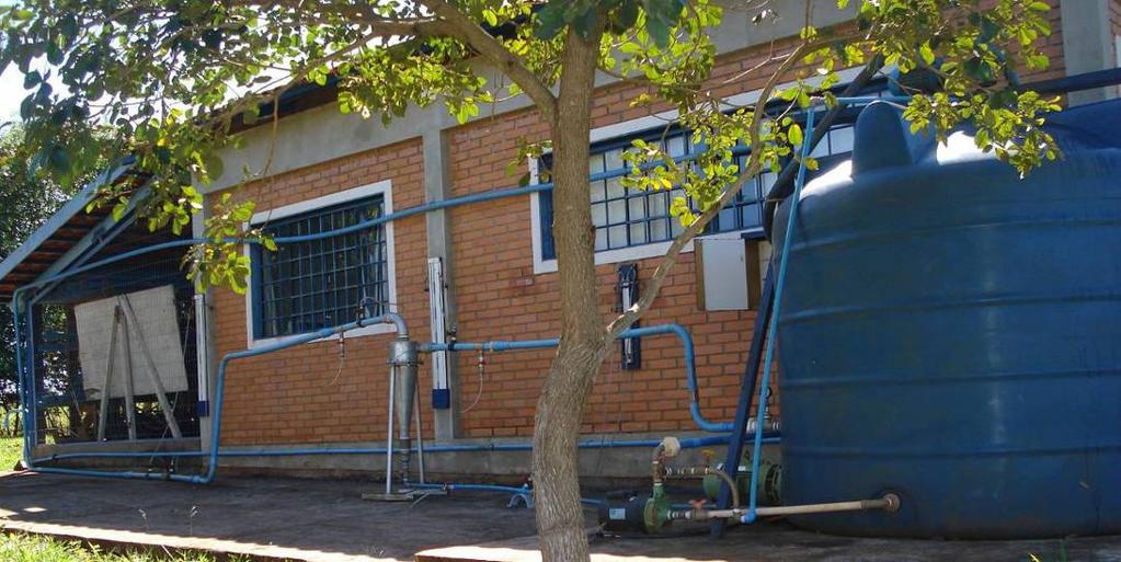 27 Bancada experimental O experimento foi conduzido nas dependências do laboratório de hidráulica do Departamento de Irrigação do Centro Federal de Educação Tecnológica de Uberaba (CEFET Uberaba)