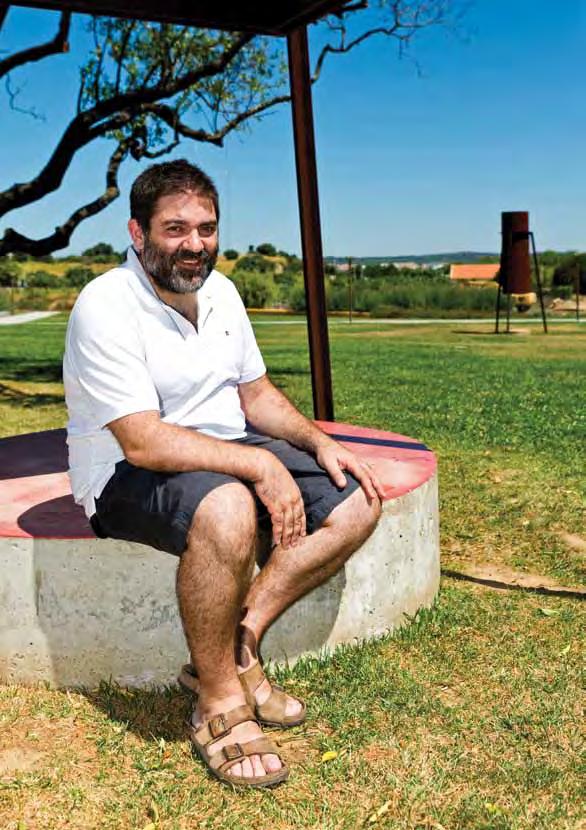entrevista «é um exemplo possivelmente único em Portugal» Sérgio Vicente É escultor, professor e investigador.