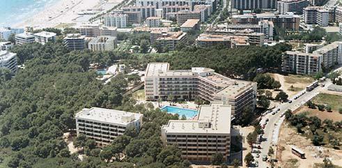 Jaime I C/ Logroño, 16-. SALOU Eurosalou C/ Ciutat de Reus, s/n. SALOU s variáveis Situado a 5 minutos da praia. Todos os quartos dispõem de banho, ar condicionado, telefone, varanda e Tv.