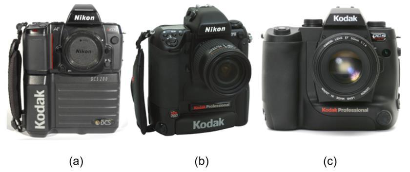 11 No mercado mundial de Fotogrametria, as câmeras digitais matriciais para uso em aplicações de mapeamento fotogramétrico foram classificadas inicialmente de acordo com a resolução do sensor em