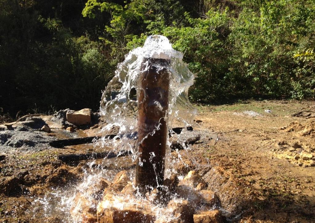 Figura 2. Poço artesanal de água em surgência no município de Boa Nova/BA. Fonte: http://www.cerb.ba.gov.