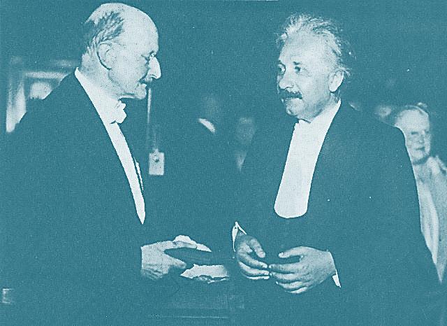 Einstein, baseado na ideia de Planck, adotou a hipótese de que a energia não está localizada em quanta apenas