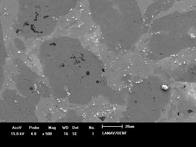 Após o processo de sinterização as amostras dos compósitos foram levados para o LAMAV/UENF/CCT para a realização de testes de caracterização, sendo estes: Microscopia eletrônica de Varredura,