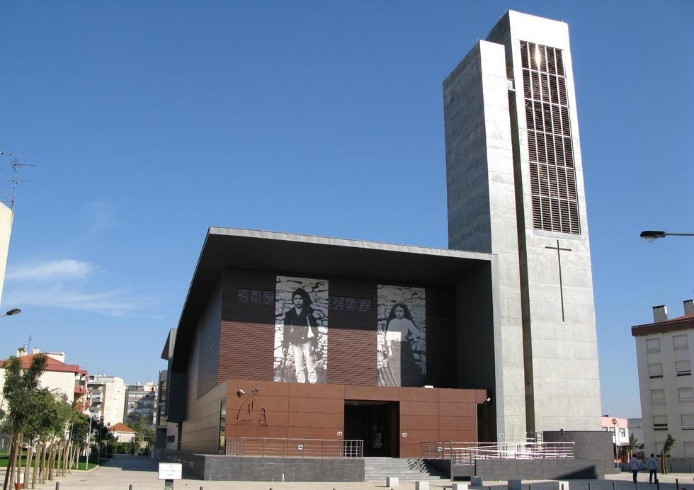 de Xira - Azambuja I 18km O caminho de hoje é principalmente nas áreas rurais, passando perto da central elétrica do Carregado seguindo-se Vila Nova da