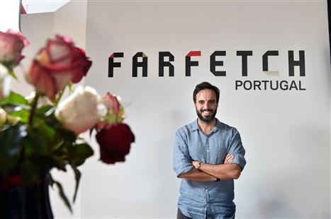 A Farfetch, fundada pelo português José Neves, acaba de anunciar a compra da icónica Browns, conhecida como uma das lojas londrinas que mais introduziu marcas e pioneira de roupa de homem e de noiva