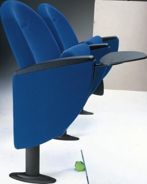 La tablette antipanique positionnée à l arrière du dossier du fauteuil est une solution raffinée qui peut être utilisée en présence de rangées droites et sur sol plan.