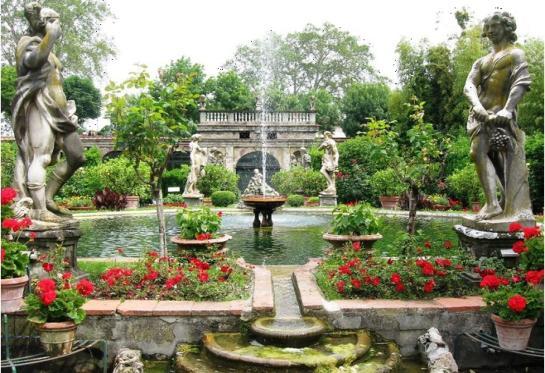 O Jardim é a parte mais poética da propriedade, repleto de plantas exoticas e mediterraneas, fontes e estatuas.
