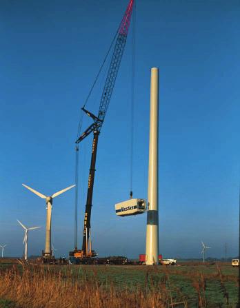A turbina eólica é constituída por uma série de componentes, responsáveis pela produção da energia elétrica em três etapas: a captação da energia cinética contida no vento, a conversão da energia