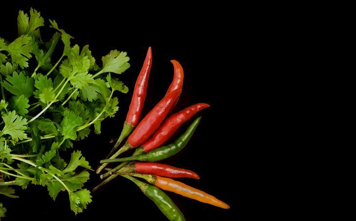 Os legumes como cenoura, beterraba e abobrinha também funcionam bem crus.