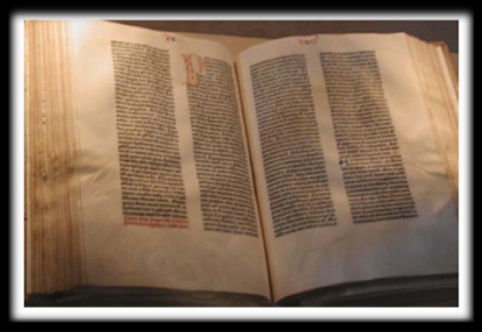 LIVRO O primeiro livro impresso com tipos móveis, a Bíblia, foi produzido por Johannes Gutenberg, alemão nascido no ano de 1455.