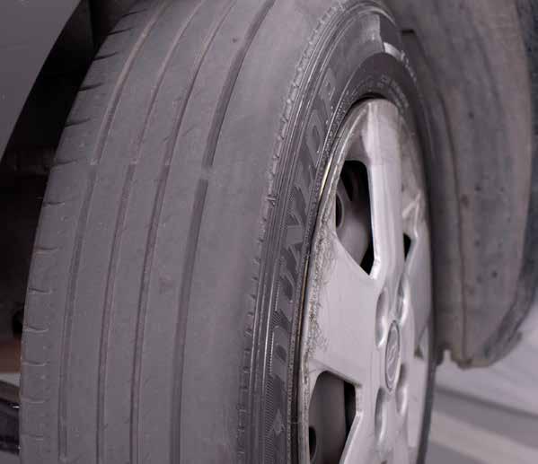 Proprietário. Não serão admitidos pneus de marcas, tamanhos ou especificações diferentes no mesmo veículo, ainda que de acordo com as especificações do Manual do Proprietário.