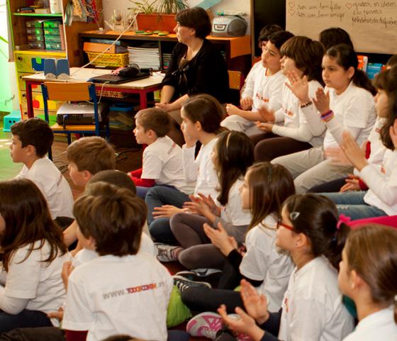 º ciclo do ensino básico A cerimónia de entrega do prémio de melhor projeto de formação financeira para o 2.º ciclo do ensino básico à Escola Básica do 2.º e 3.