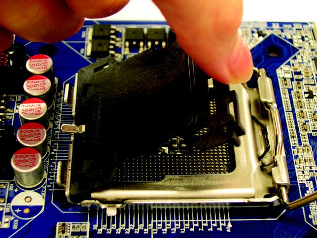 B. Siga as etapas descritas em baixo para instalar correctamente a CPU no respectivo socket