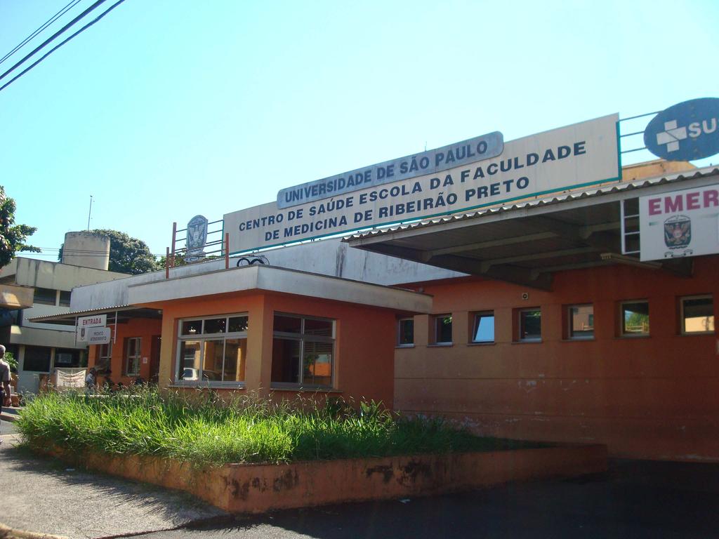 por meio de fibra óptica Centros de Saúde, Hospitais, Maternidades e outros locais de atuação da Universidade de São Paulo.