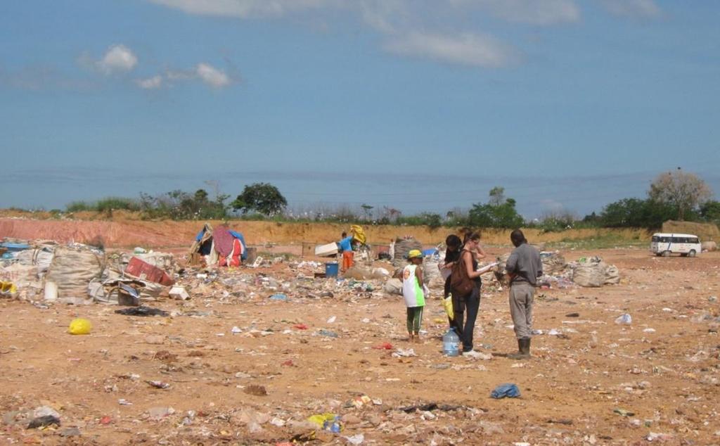 Projeto de Inclusão Social de Catadores Bolsa-auxílio por 6 meses Encaminhamento aos programas governamentais. Atendimento psicossocial.