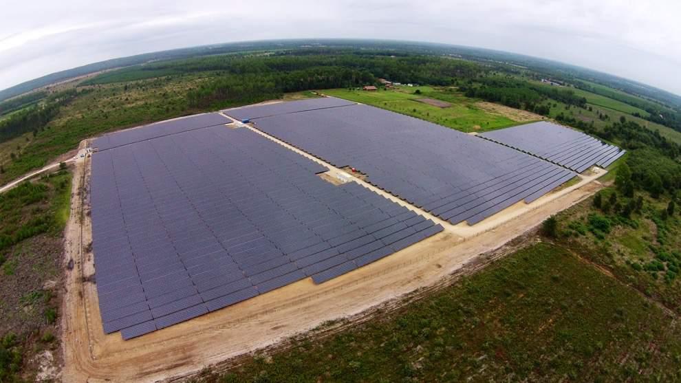 Obra: Parque Fotovoltaico 8 MW Local: Guigne Haly - França Ano: 2014 EPC: Sistema de CCTV; Sistema de Intrusão perimetral;