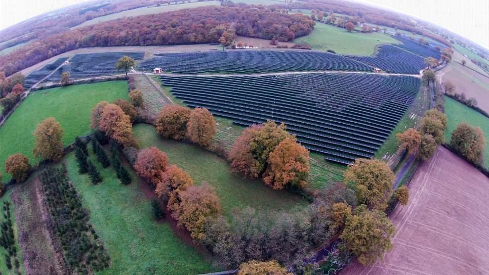 Obra: Parque Fotovoltaico 12 MW Local: Diou - França Ano: 2014 EPC: Sistema de CCTV; Sistema de Intrusão perimetral;