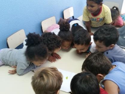 DESENVOLVIMENTO O aparecimento de um bichinho nas dependências da escola despertou a curiosidade das crianças.