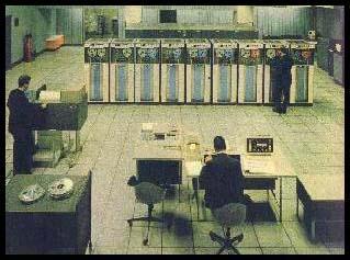 DISQUETE - 1971 Em 1971 a IBM lança no mercado mundial o primeiro disquete, seu tamanho era de 8".