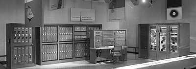 ATLAS, IBM 1401 e IBM 7094-1962 Em 1962 foram usados pela primeira vez discos magnéticos para o armazenamento de informações, no computador Atlas.