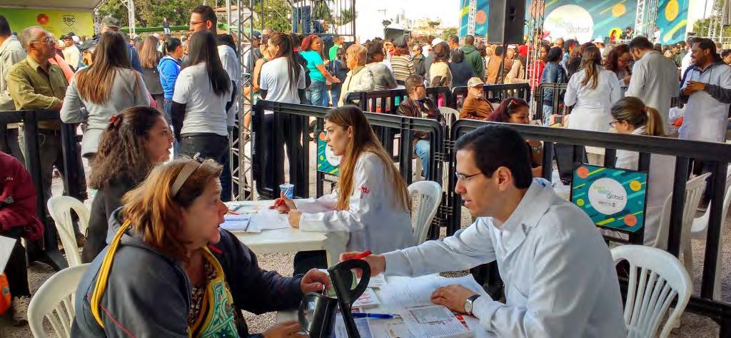 Especialistas da SBACV MG orientaram a população e realizaram exames de rastreamento de varizes e do pé diabético.